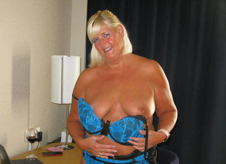 TAC Amateurs offers a free picture gallery with Chrissy Uk xxx gallery 271996