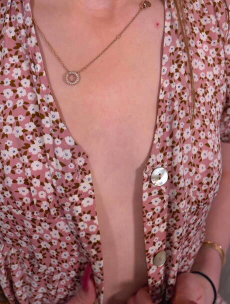 Downblouse Jerk invite you to explore free pictures featuring Baby Kitten demonstrating amazing body