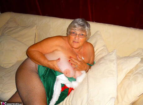 TAC Amateurs invites you to browse their free pics with Grandma Libby in toying twat sex scene
