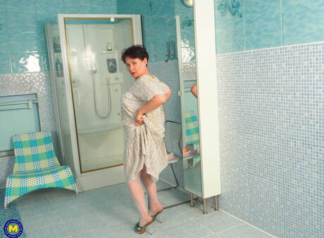 Mature NL invite you to explore free xxx photos featuring winsome damsel xxx gallery 204963