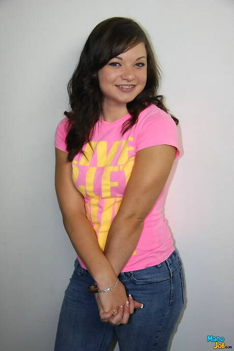 Mano Job are pleased to offer you a free pics featuring Lenuh Rae in jerks dick