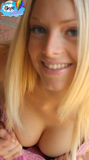 Skye Model pleased to share with you a free gallery with Skye Model exhibit hot body